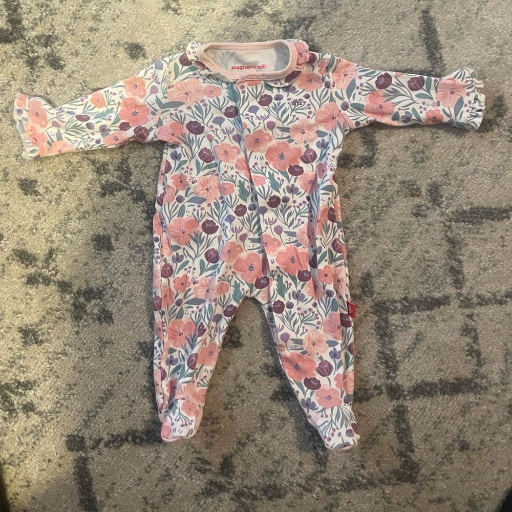 Magnetic Me Onesie ( magnetic closure)